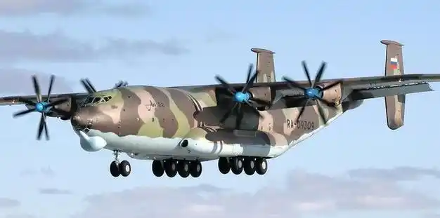 安22安泰涡轮螺旋桨运输机首飞60周年