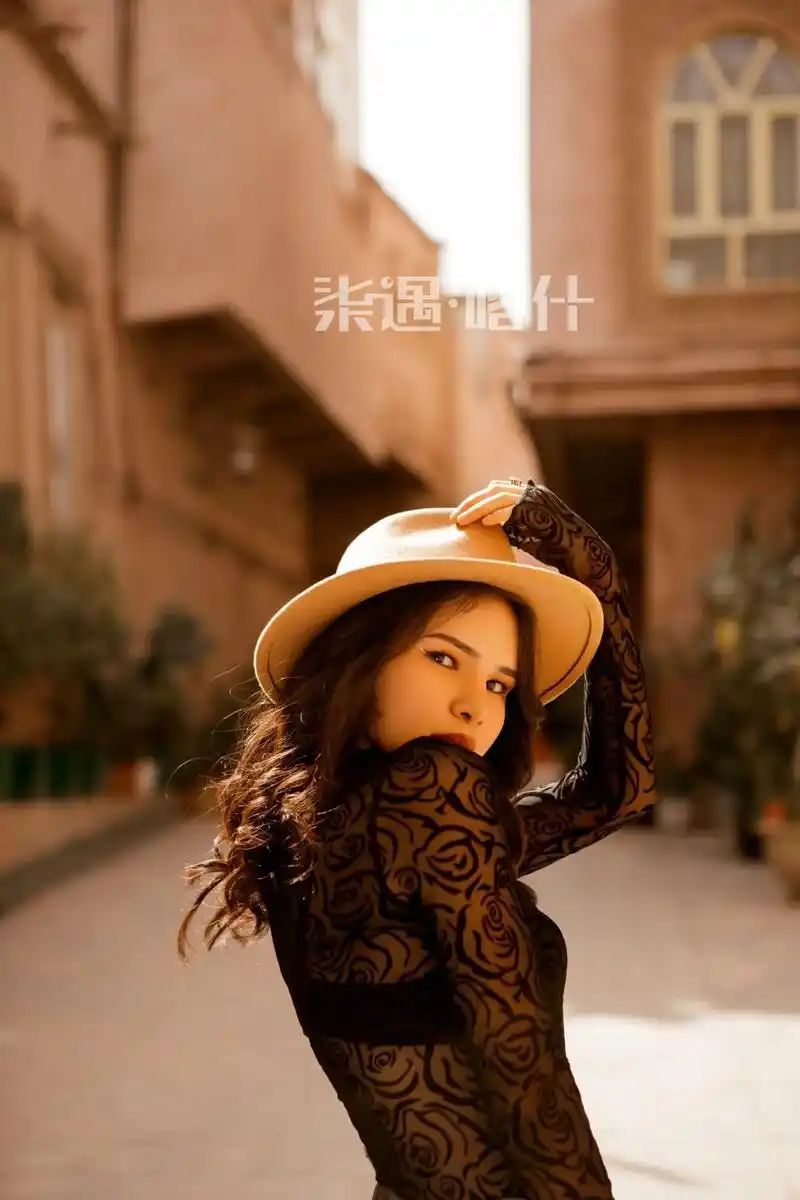 光彩照人.向光而立,无所畏惧#摄影 #原创 #写真 #旅行  - 抖音