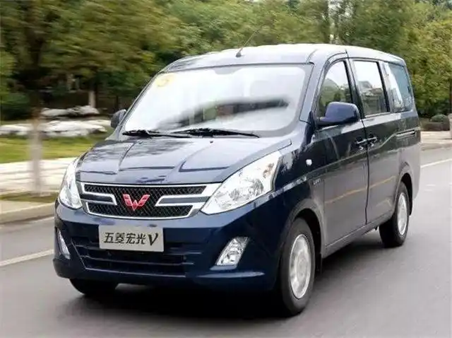 最时髦的五菱宏光,面包车的外观,"超跑"的内饰!-新浪汽车