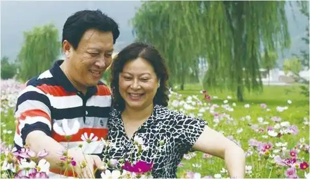 唐国强凭诸葛亮爆红前妻去世后二婚娶壮丽后如今幸福美满