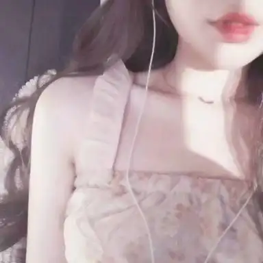 露锁骨穿吊带的女头,女生头像图片