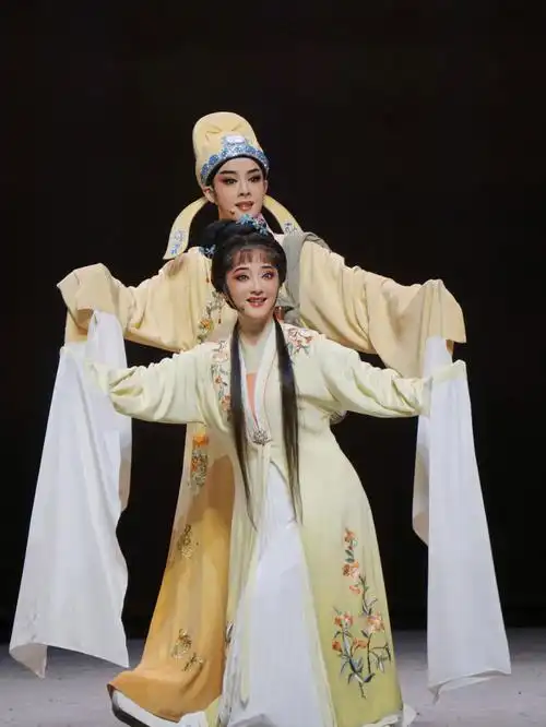 越剧何文秀也太太太好看了吧