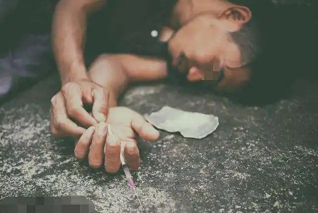 两代毒品之王海洛因冰毒的成瘾原理和危害有什么不同