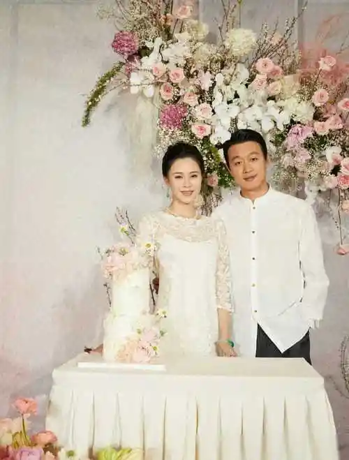 一些明星夫妻,如陆毅鲍蕾,黄磊孙莉等,因为男主外女主内的角色分工