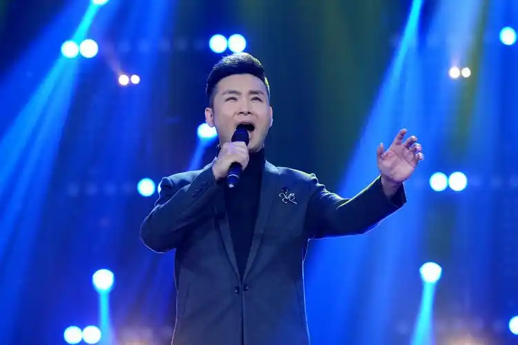 著名歌唱家刘和刚直播间演唱叫一声我的亲娘