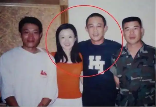 纪实她离婚只字不提前夫侯勇,和女儿患难与共,如今45岁似冻龄少女