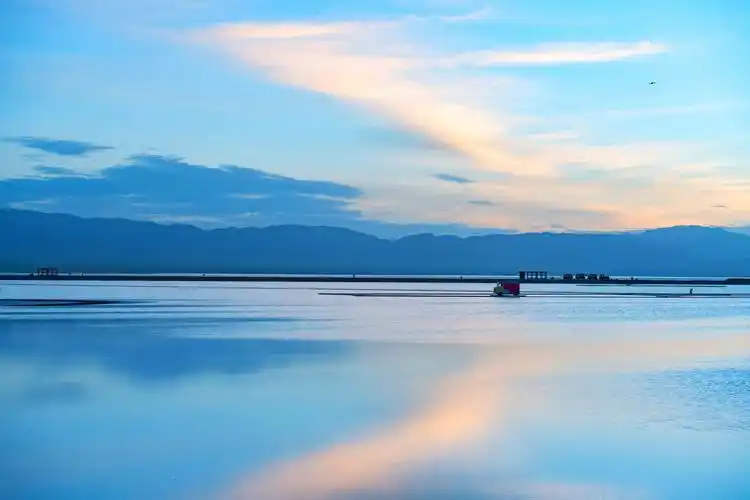 原创青海天空之镜值不值得去?这里的风景让人分不清真实和虚幻!