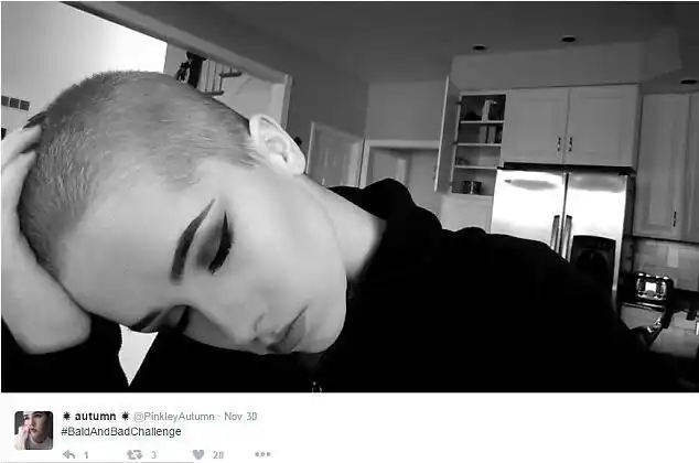 英女性"光头自拍挑战"席卷社交媒体