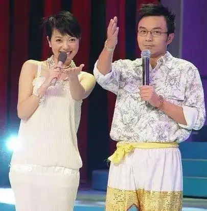 汪涵二婚娶小4岁杨乐乐40岁当爸爸也幸福