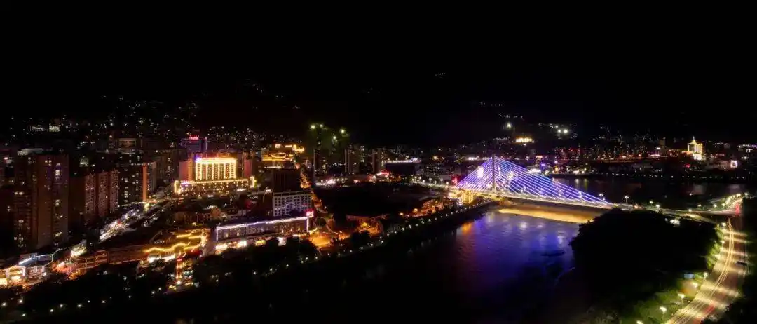 怒江旅游夜六库一座小城半城山水