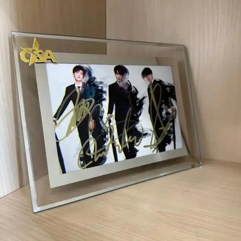 tfboys 带鉴定证书的亲笔签名照.给tf的粉丝准备了一批 - 抖音
