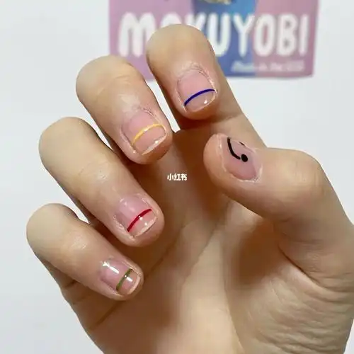 短指甲的简约美甲可可爱爱