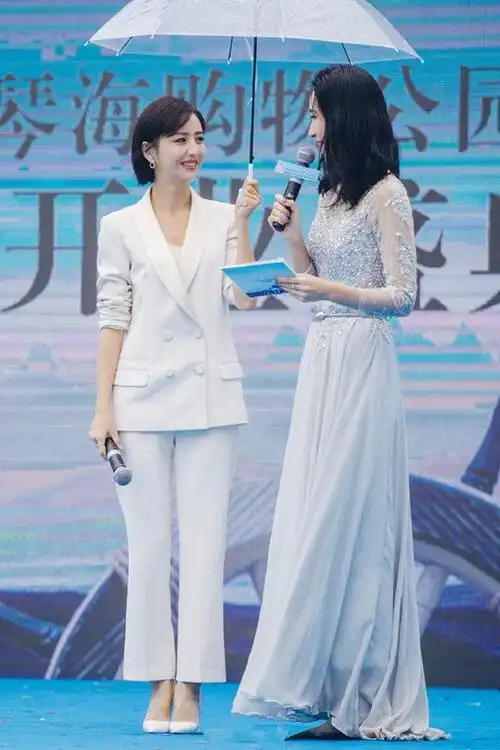 拼命三娘佟丽娅,零下穿15cm高跟鞋出门,脚上缠胶带真敬业