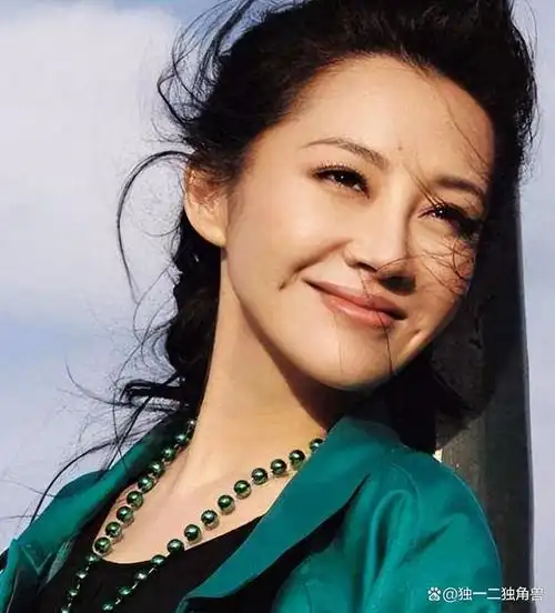 51岁许晴不婚不育,她终于承认:如果他没有死,我早已是孩子妈