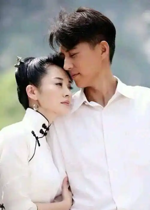 许晴首演情侣:本以为会辣眼,没想到俩人眼神都是戏_年龄_胡歌_搭档