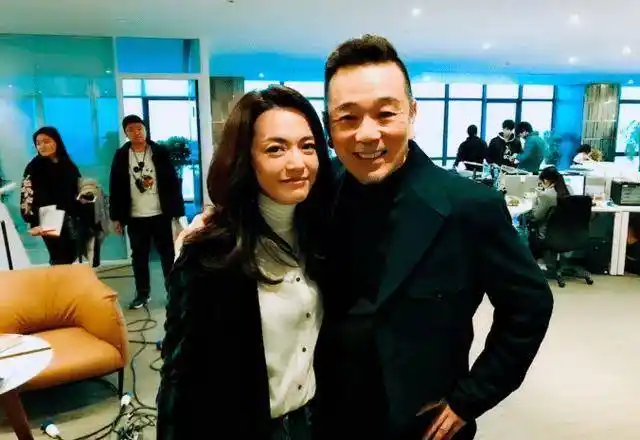 而且,如今事业有成的张晨光,已经将自己的房产全部放到了妻子的名下.