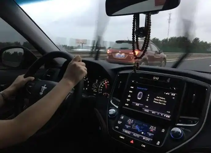 朋友开了一天我这车,就说不想开他自己那台奥迪a4了