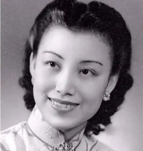 回首皆是传奇的民国名媛,至今已是107岁高龄,依然保持优雅美丽