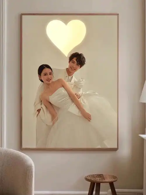 适合挂在卧室的光影婚纱照真滴好好看