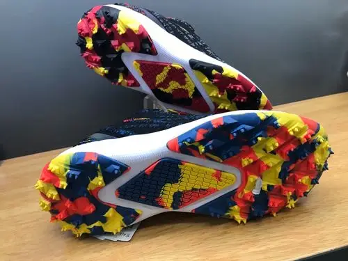 钉子鞋底花纹图案设计,更加稳健时尚