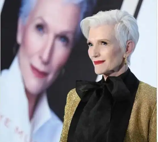 看看梅耶·马斯克的人生吧|时尚|超模|埃隆·马斯克_网易订阅