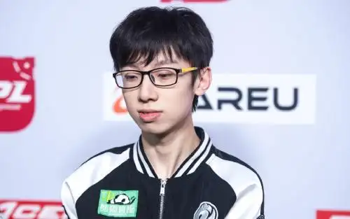 ig宝蓝宣布续约 狗儿子今年要起飞咯