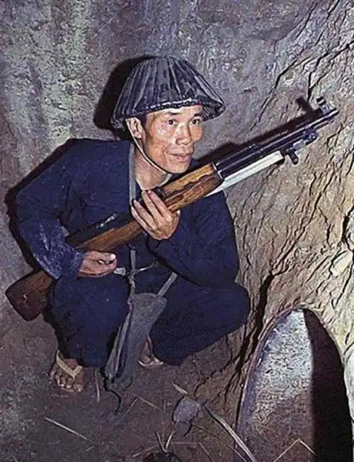 50名美军装备20辆战车遭千余越军伏击靠火力反杀一半