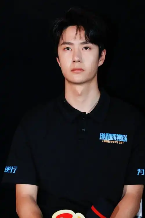 王一博维和防暴队首映礼生图##王一博笑起来真好看##电影维和防暴队