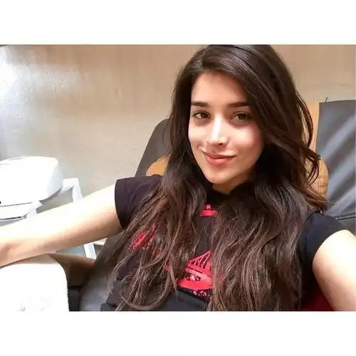 2013年,维维克-拉纳戴夫盘下了萨克拉门托国王队,千金阿佳丽则有了