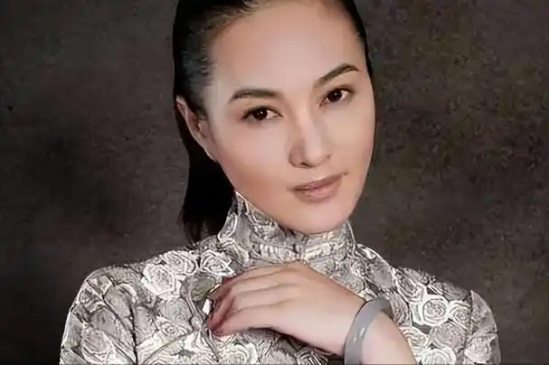 演员王菁华:跟初恋常戎有缘无分,分手21年至今还未找到归宿