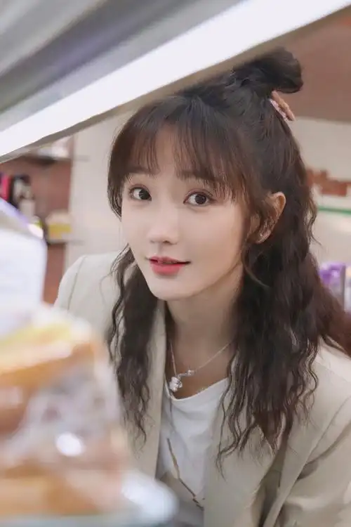 肖燕丸子头西服干练写真图片55