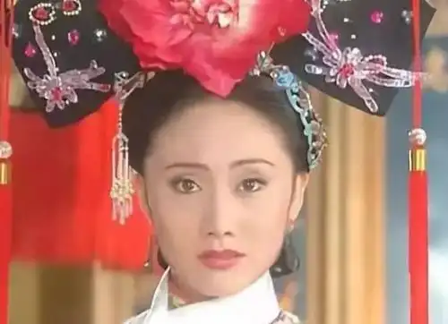 还珠格格令妃的扮演者是谁琼瑶是她的老师