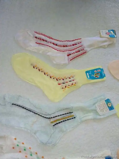 0次进行点评点评:0浏览量:备注:如图,供销社库存八十年代儿童尼龙丝袜