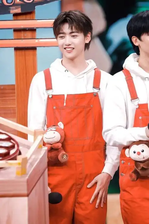 明星同人小说 翟潇闻:满目星河 憨憨作者苏希唉～都照顾好自己,女生别