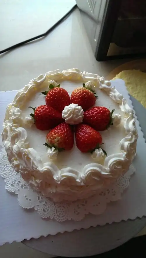 rvc手工西点工作室做的草莓生日蛋糕