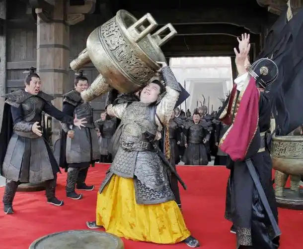 史书上把他举鼎被砸的事记下来,有何深意