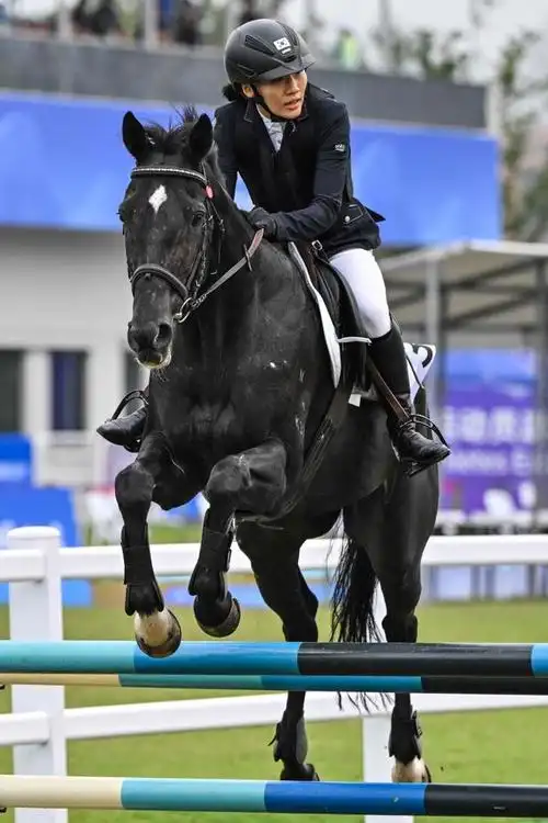 张明煜夺得现代五项女子个人金牌