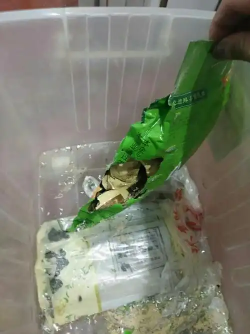 食品被老鼠咬破