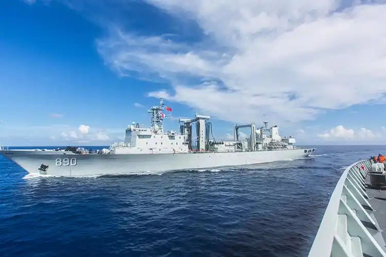 2017年4月23日,人民海军成立68周年纪念日当天,由导弹驱逐舰长春舰