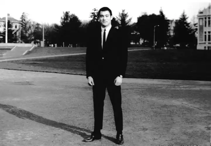 李小龙身体数据考究