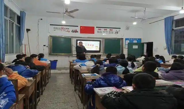 宣汉县华景初中开展心理健康教育主题活动