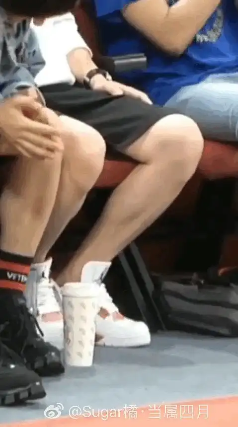 为什么男生的腿会那么细(736374)