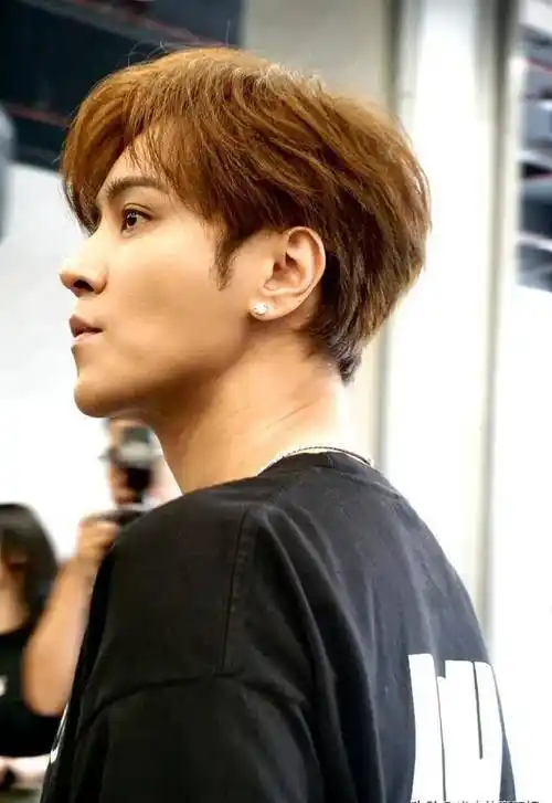 罗志祥近照大变样!撞脸张信哲,猪头肉"衰老太明显,现状落魄