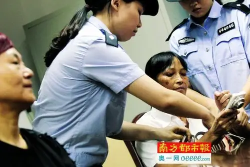 欠7万元拖5年 老赖被拘15日