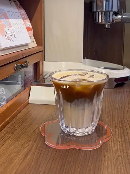 今日咖啡鸳鸯红茶拿铁