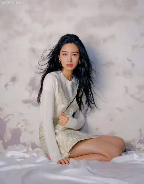 杨采钰 轻纱写真