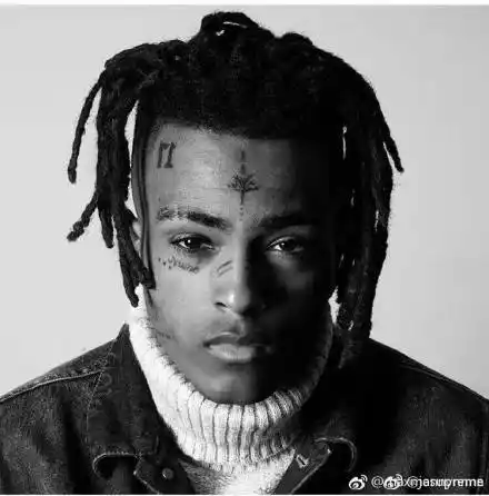 新浪娱乐讯 据tmz报道,说唱歌手xxxtentacion在迈阿密被两名黑人男性