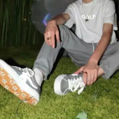 真人男生头像半身