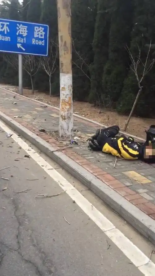 揪心环海路外卖小哥车祸身亡大家不要再催单了