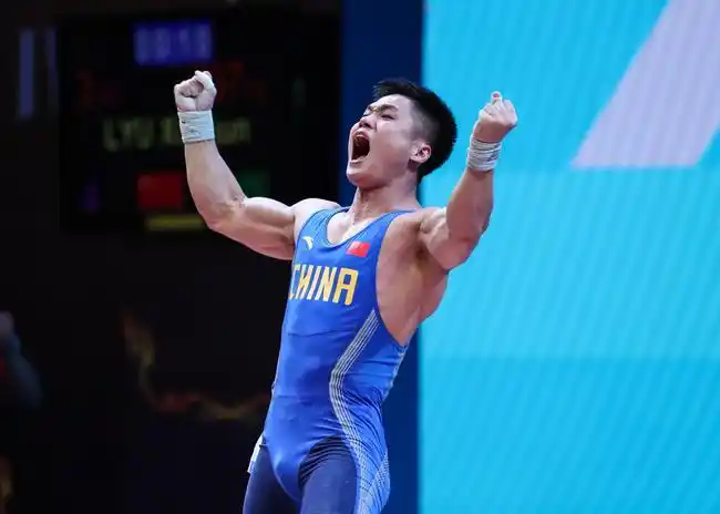 举重世锦赛吕小军带伤作战揽三金破两项世界纪录